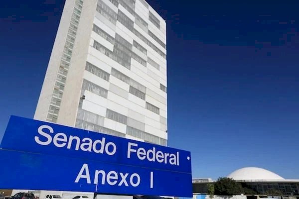 Senador do PT propõe endurecimento de punições para crimes políticos