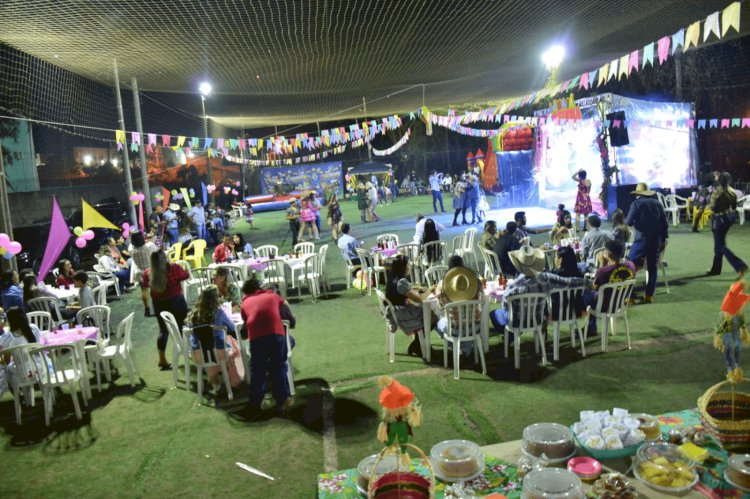 Carlos Bernardo prestigia Arraial da Xucra em Água Clara