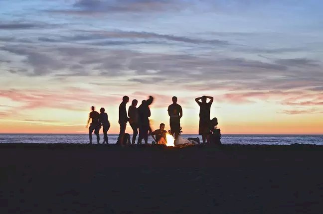 Dia do Amigo: qual é o seu tipo de rolê ideal segundo a Astrologia