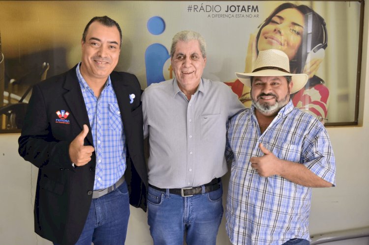 Carlos Bernardo concede entrevista em rádio de Deodápolis