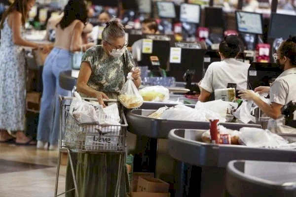 Puxada por alimentos, tendência de deflação continua, mostra FGV