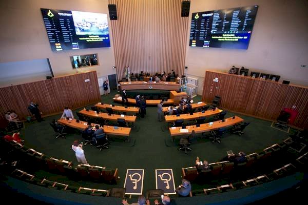 Derrubada de vetos garante concursos e gratificações para Detran e DER