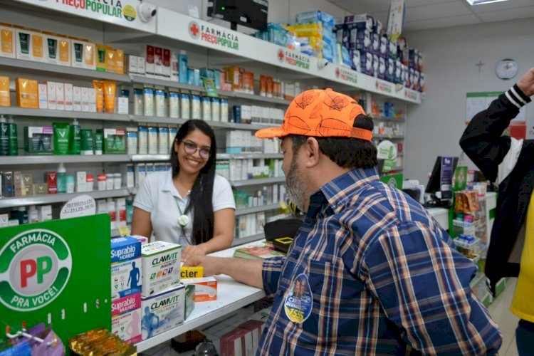 Carlos Bernardo visita comércio de Nova Andradina