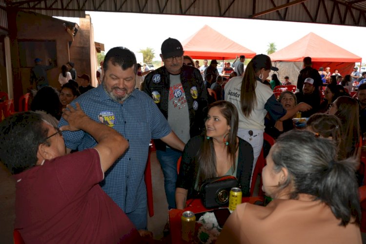 Carlos Bernardo participa de quermesse no Assentamento Santa Olga