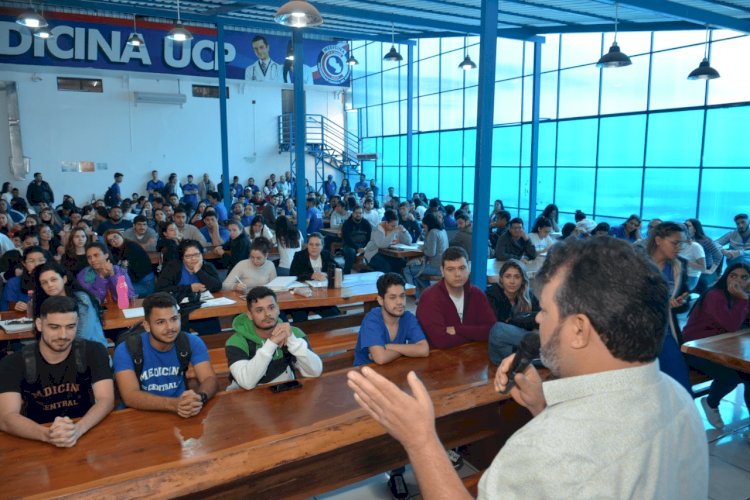 Carlos Bernardo fala das suas propostas para a fronteira com acadêmicos da UCP