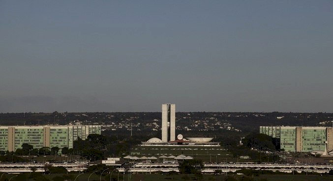 Governo projeta primeiro superávit em 9 anos, e anuncia corte de verba em ministérios