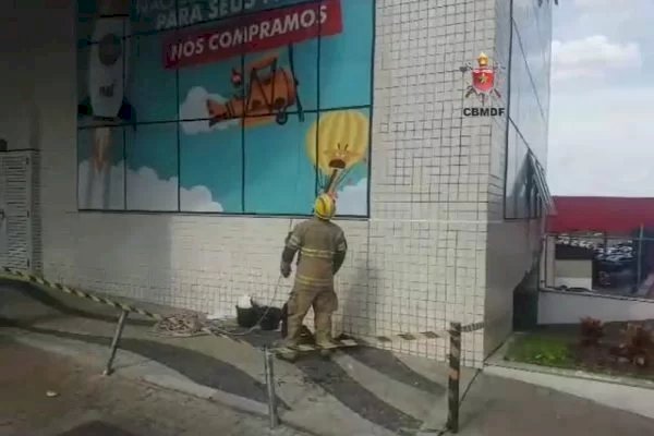 Jovem que caiu de shopping em Águas Claras passa por cirurgia nesta 6ª