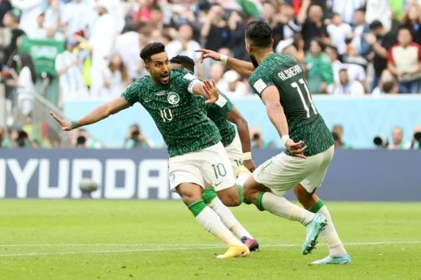 Messi marca, mas Argentina decepciona e perde para a Arábia Saudita