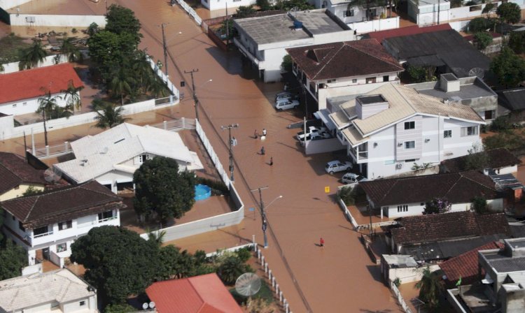 Chuvas levam cidades de Santa Catarina a decretar emergência