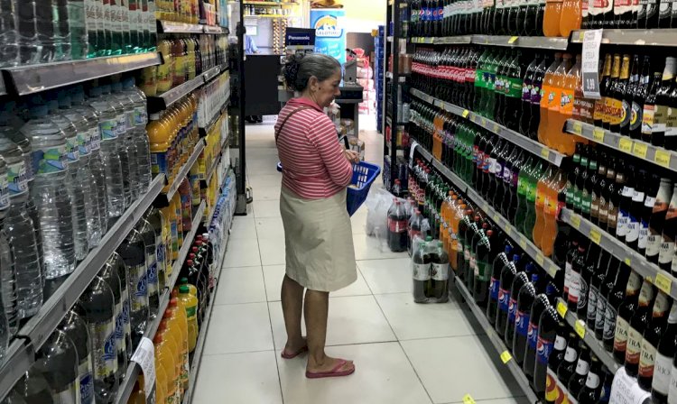 Embalagens ocultam parte dos aditivos em alimentos vendidos no Brasil