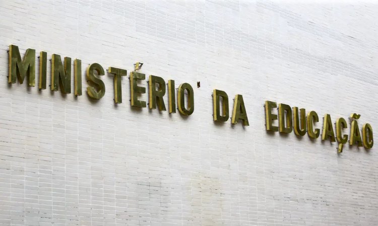 MEC ofertará 80 mil bolsas a estudantes de cursos de licenciatura